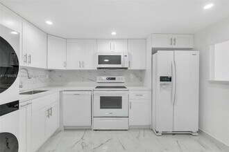 1865 Brickell Ave, Unit A804 in Miami, FL - Foto de edificio - Building Photo