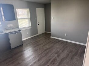 1025 5th St SW in Paris, TX - Building Photo - Building Photo