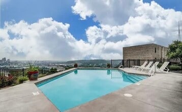 2500 Warsaw Ave, Unit 2500 Warsaw Unit 21 in Cincinnati, OH - Foto de edificio - Building Photo