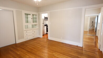 2724 H St, Unit Apartment D in Sacramento, CA - Building Photo - Building Photo