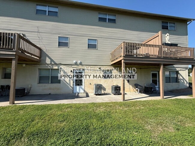 property at 1921 Meadowland Ln