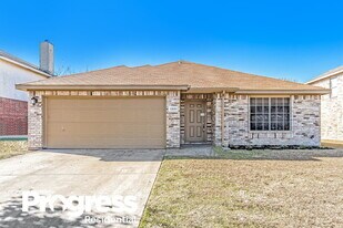 1221 Cathey St in Cedar Hill, TX - Building Photo