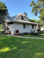 6511 Cedar St, Unit 1 in North Branch, MN - Building Photo