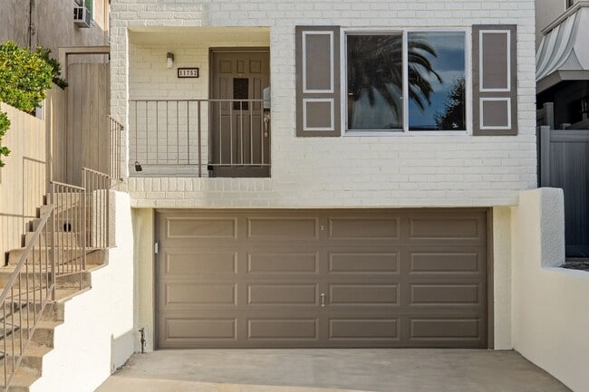 11752 Darlington Ave in Los Angeles, CA - Building Photo - Building Photo