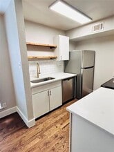 2211 S Vernon Ave in Dallas, TX - Foto de edificio - Building Photo