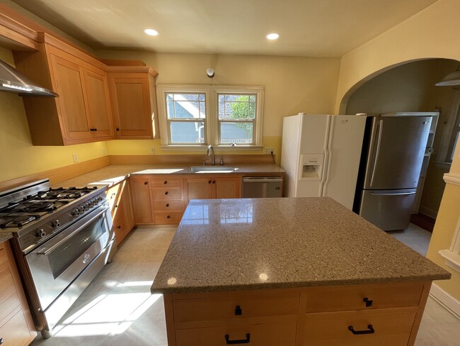 850 W 11th Ave in Eugene, OR - Foto de edificio - Building Photo