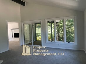 2022 Floral Hill Dr in Eugene, OR - Building Photo - Building Photo