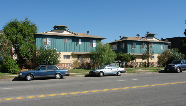 6144 Coldwater Canyon Ave in North Hollywood, CA - Building Photo - Building Photo