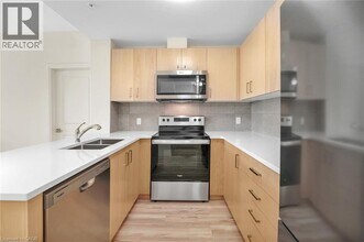 301 Westmount Rd W in Kitchener, ON - Building Photo - Building Photo