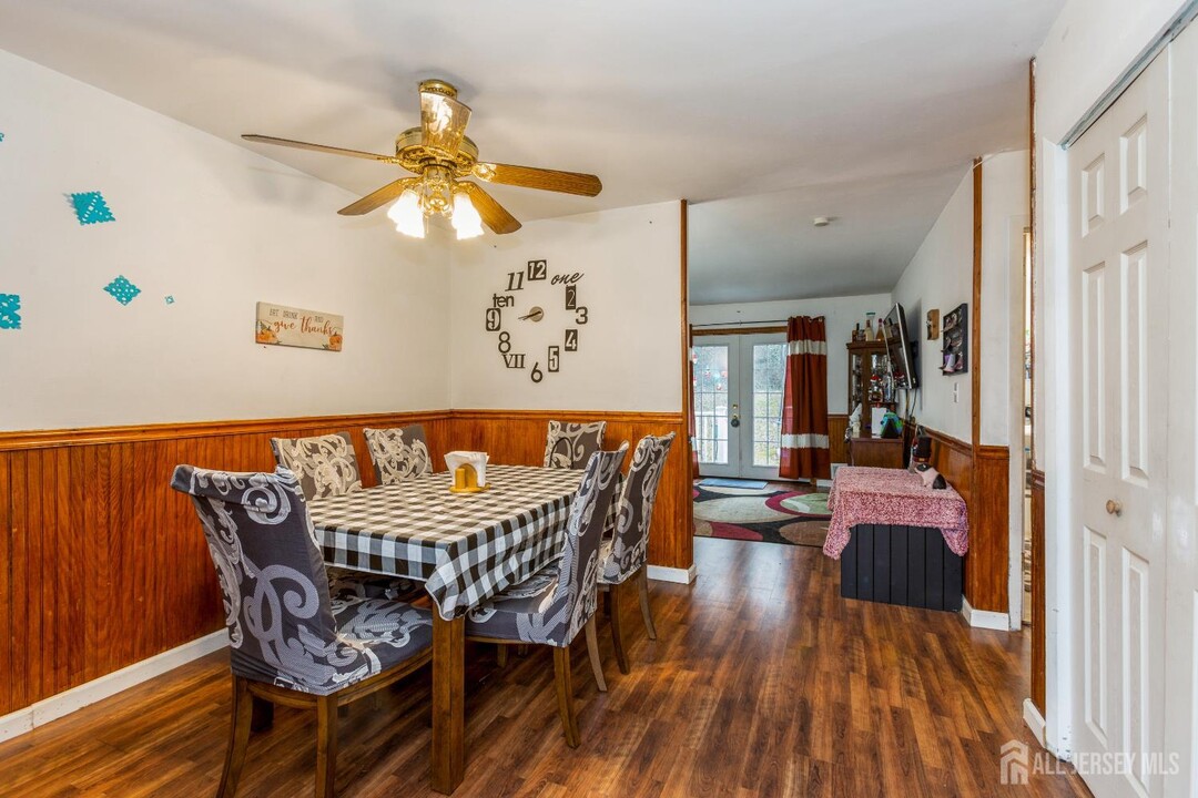 332 Ernston Rd in Old Bridge, NJ - Building Photo