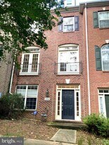 12041 Overbridge Ln in Fairfax, VA - Building Photo