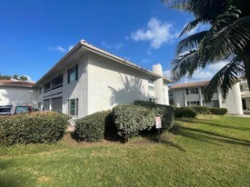 2304 Altisma Way in Carlsbad, CA - Building Photo