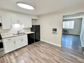 Lakeview Apartments in Wheat Ridge, CO - Foto de edificio - Interior Photo