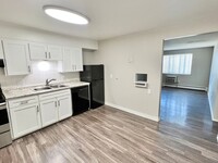 Lakeview Apartments in Wheat Ridge, CO - Building Photo - Interior Photo