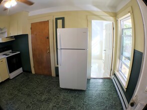 35 Concord St, Unit 2 in Athol, MA - Foto de edificio - Building Photo