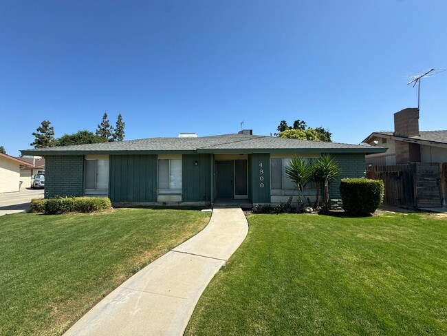 property at 4800 Summertree Ln