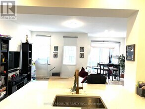 289 Anyolite Private in Ottawa, ON - Building Photo - Building Photo