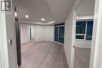 2501 Saw Whet Blvd. in Oakville, ON - Building Photo - Building Photo