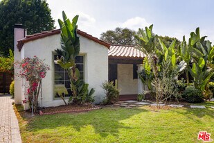 3840 Valleybrink Rd in Los Angeles, CA - Building Photo