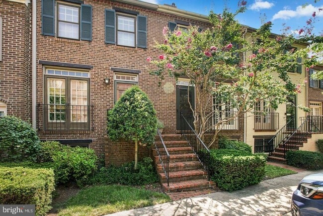 property at 1225 Michigan Ct
