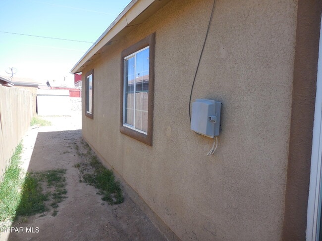 133 Keeney Court in El Paso, TX - Building Photo - Building Photo