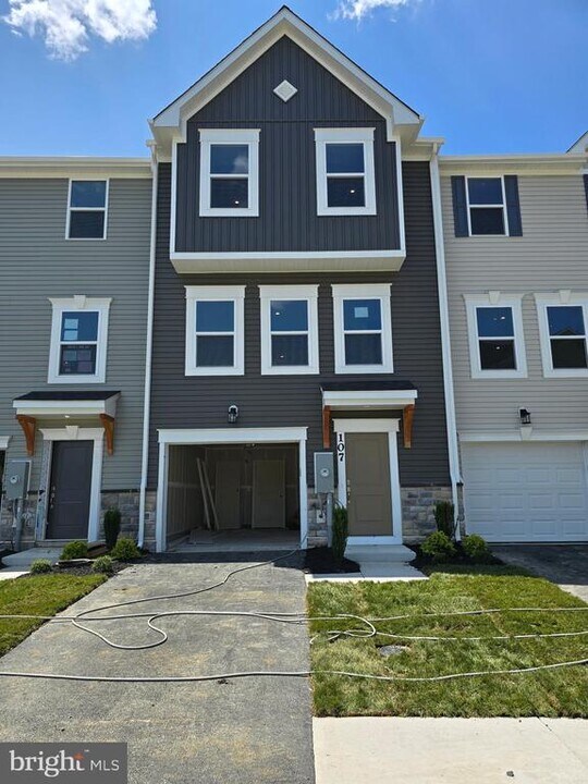 107 BOONE Ct in Winchester, VA - Building Photo