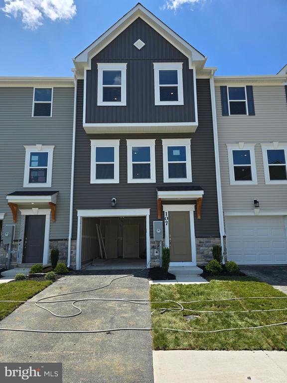 property at 107 BOONE Ct