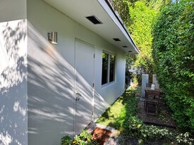 400 NE 110th Ter, Unit A in Miami, FL - Building Photo