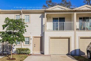 102 Carol Susan Ln in Fort Pierce, FL - Building Photo