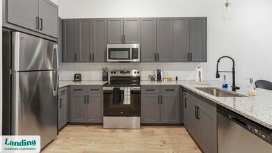 650 E Sycamore St in Denton, TX - Building Photo - Building Photo