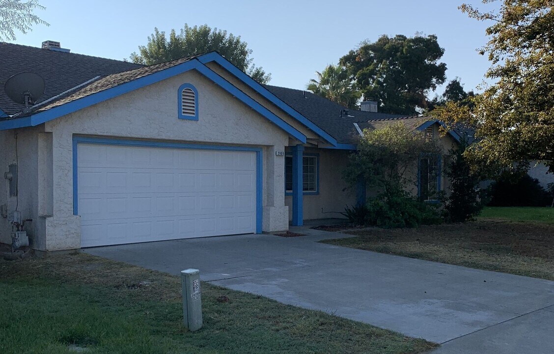 2909 Pine St in Hanford, CA - Building Photo