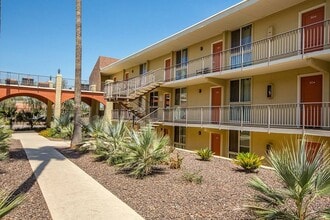 Solaris at the Biltmore in Phoenix, AZ - Foto de edificio - Building Photo