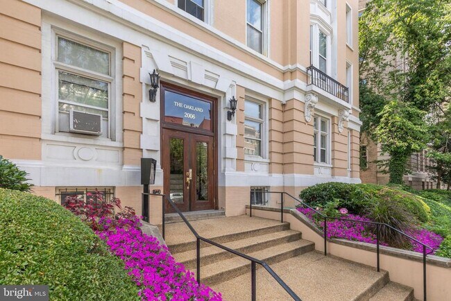 2006 Columbia Rd NW in Washington, DC - Building Photo - Building Photo