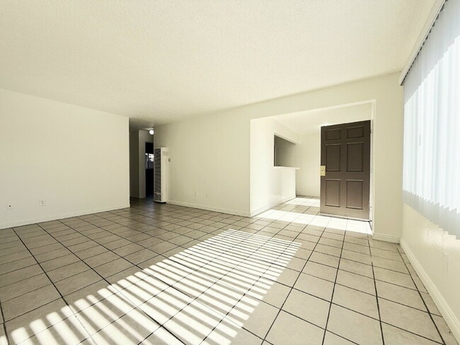 14035 1/2 Orizaba Avenue in Paramount, CA - Building Photo - Building Photo