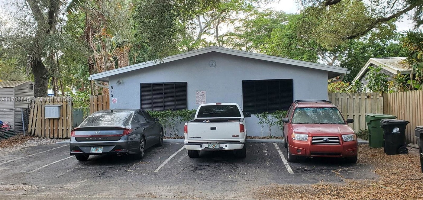 813 SW 14th Ave-Unit -1 in Fort Lauderdale, FL - Foto de edificio