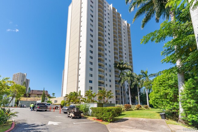 property at 98-1042-1038 Moanalua Rd