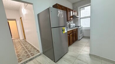 1728 W 4th St, Unit 1F in Brooklyn, NY - Building Photo - Building Photo