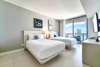 4111 S Ocean Dr in Hollywood, FL - Building Photo - Building Photo