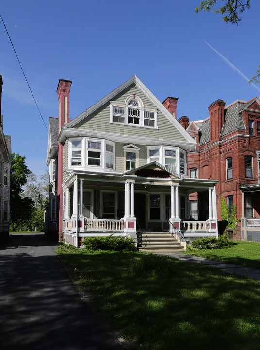 686 Madison Ave in Albany, NY - Building Photo