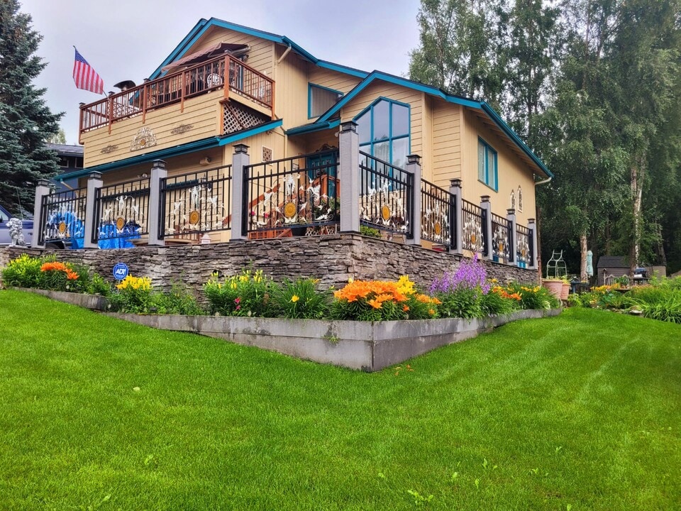 2110 Tudor Hills Ct in Anchorage, AK - Building Photo