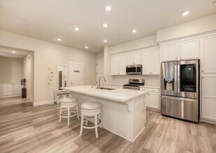1661 Spring St in Davis, CA - Building Photo - Building Photo