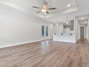 8418 Cherry Ave in Pensacola, FL - Foto de edificio - Building Photo