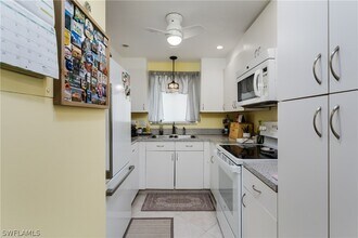 1010 Manatee Rd in Naples, FL - Building Photo - Building Photo