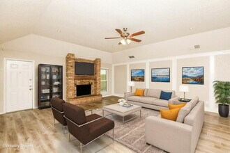 1913 Green Willow Dr in Fort Worth, TX - Foto de edificio - Building Photo