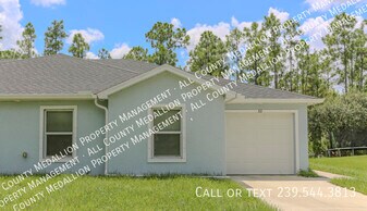 311 Norwalk Ave in Lehigh Acres, FL - Building Photo