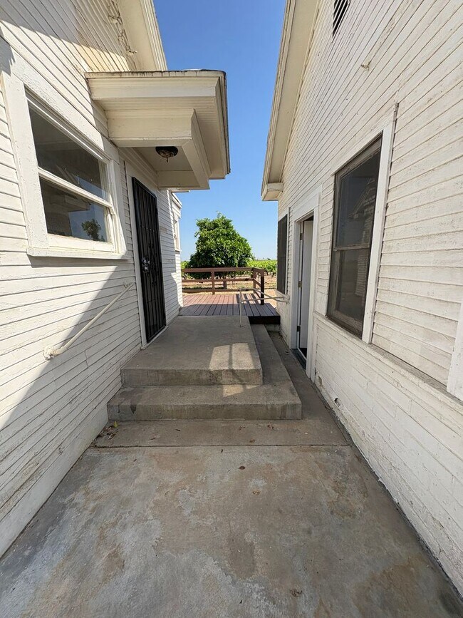 39648 Rd 68 in Dinuba, CA - Building Photo - Building Photo