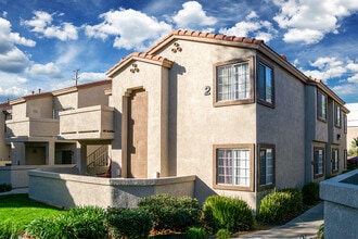 Spruce Village in Riverside, CA - Foto de edificio - Building Photo
