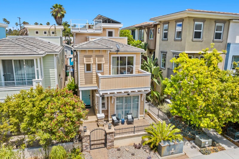 432 S Cleveland St in Oceanside, CA - Building Photo