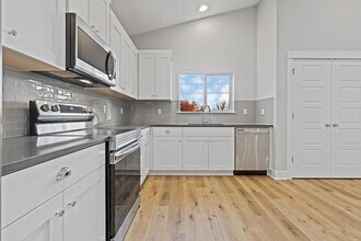 Modern Hillsboro apartment 2 blocks from O in Hillsboro, OR - Building Photo - Building Photo