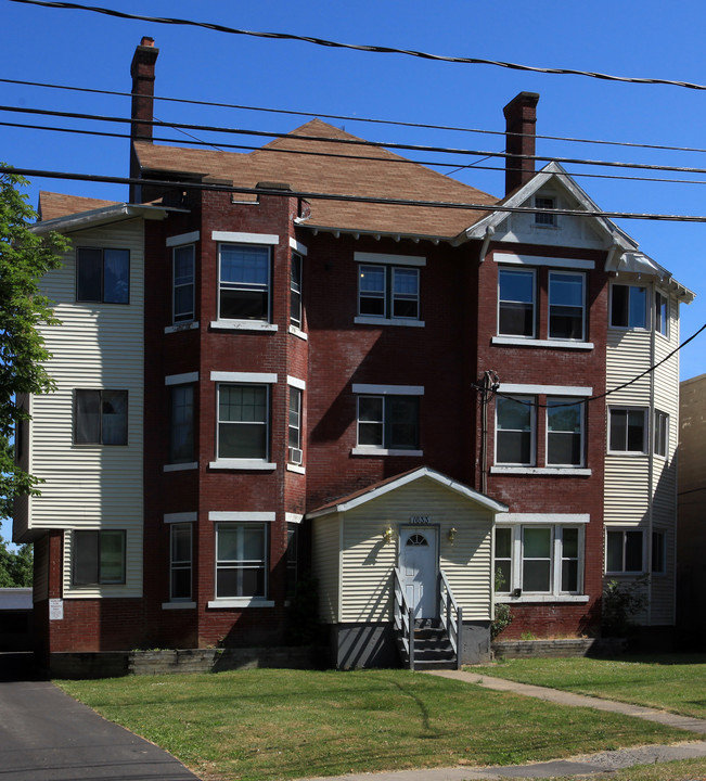 1633 E Genesee St in Syracuse, NY - Building Photo